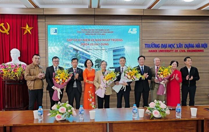 Chủ tịch HĐQT CONINCO chúc mừng ngày nhà giáo Việt Nam 20-11, chúc mừng tân Hiệu trưởng Trường Đại học xây dựng và tham dự Hội khóa K23.KX nhân dịp kỷ niệm 45 năm ngày nhập trường