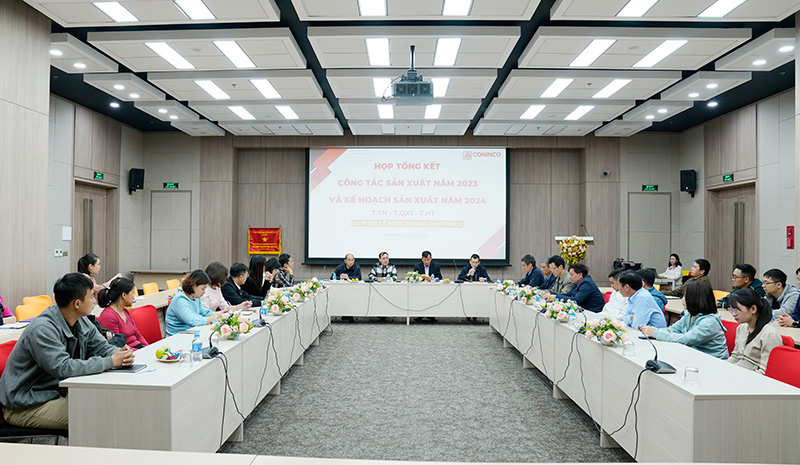 Hội nghị kiểm điểm tổng kết năm 2023 và kế hoạch sản xuất kinh doanh năm 2024 đơn vị do PTGĐ Lê Ngọc Quang phụ trách