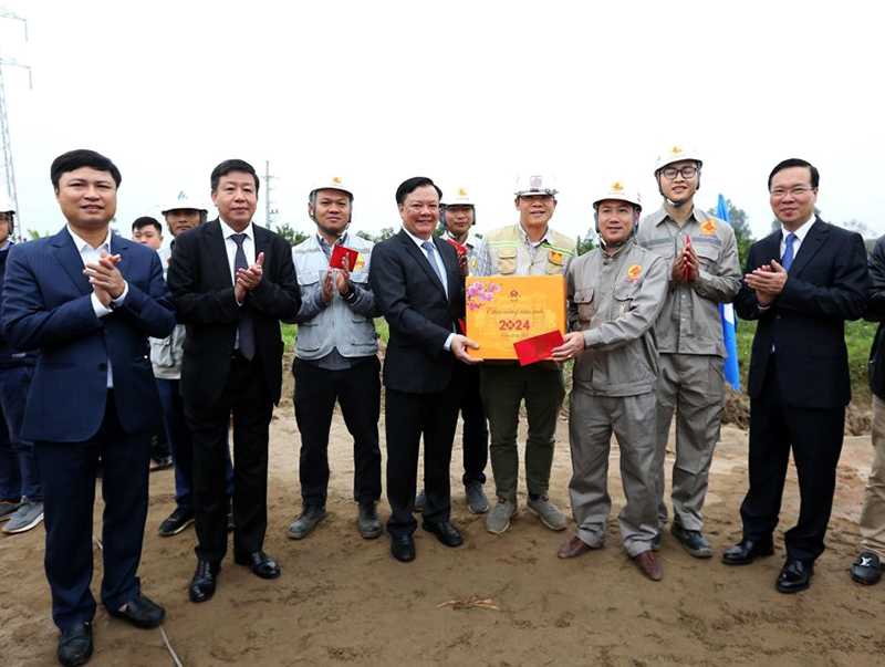 President Vo Van Thuong and the leaders of Hanoi and Hai Phong City visited and extended Tet greetings to the engineers and staff at the key projects in which CONINCO is providing consultancy services on the occasion of the Lunar New Year - the Year of th