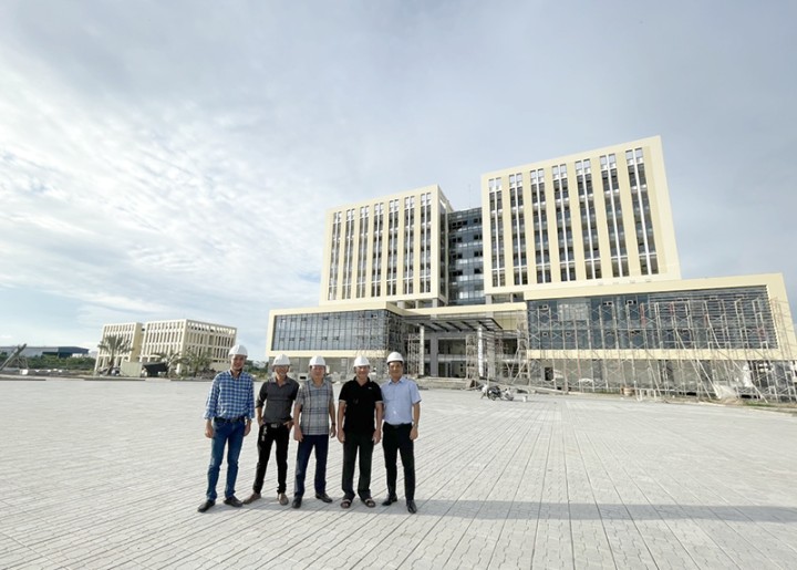 Uỷ viên HĐQT, Phó Tổng Giám đốc Nguyễn Mạnh Tuấn kiểm tra công trường các dự án khu vực miền Tây Việt Nam