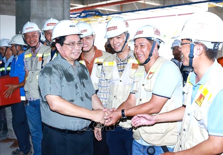 Prime Minister Pham Minh Chinh inspected Tan Son Nhat Airport's T3 terminal, emphasizing the importance of its completion by April 30th, 2025