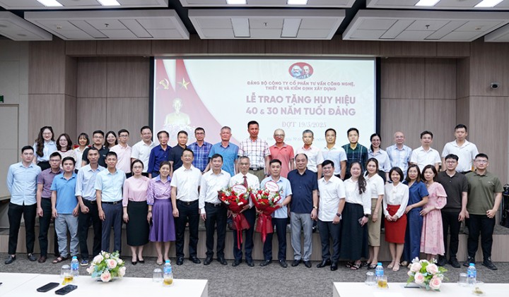 CONINCO tổ chức Lễ trao tặng Huy hiệu Đảng cho đồng chí Cao Minh Tuấn và đồng chí Trần Xuân Vinh