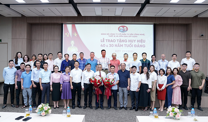 CONINCO tổ chức Lễ trao tặng Huy hiệu Đảng cho đồng chí Cao Minh Tuấn và đồng chí Trần Xuân Vinh