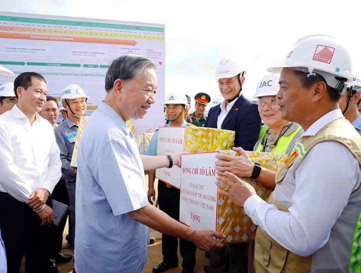 Tổng Bí thư Tô Lâm kiểm tra, động viên các lực lượng thi công tại đại công trường Cảng HKQT Long Thành