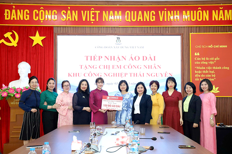CONINCO hưởng ứng chương trình “Tặng áo dài, Trao gửi yêu thương”: Trọn vẹn tình cảm gửi tới nữ công nhân lao động