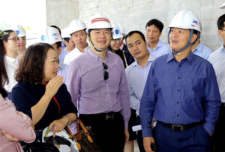 General Director of CONINCO inspecting the progress of MB Grand Tower project