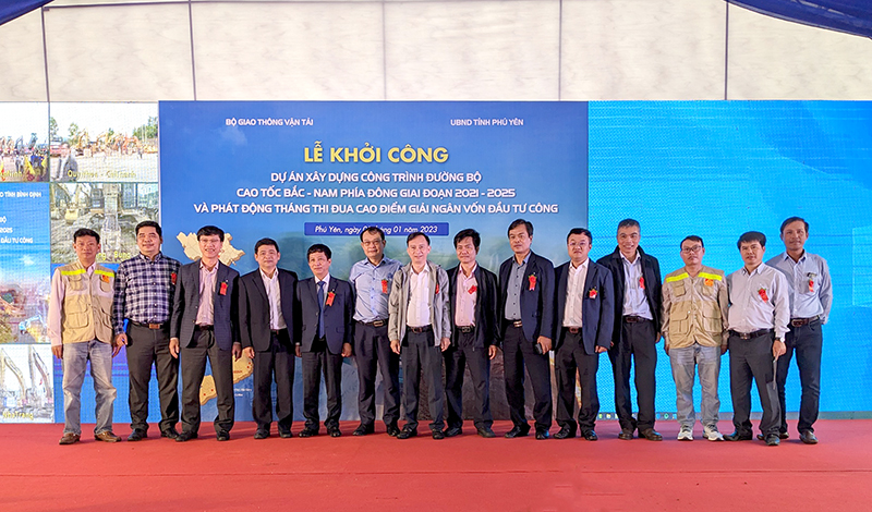 CONINCO attends the groundbreaking ceremony 12  North-South expressway component projects in the 2021 -0425  period at 2  points Phu Yen Ha Tinh bridges.