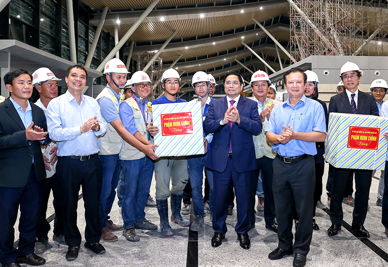 Thủ tướng Phạm Minh Chính kiểm tra tiến độ Cảng hàng không quốc tế Phú Bài