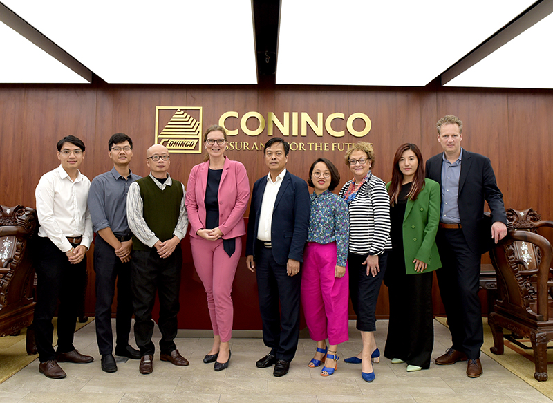 Tổng Giám đốc Phan Ngọc Cương tiếp Tổng Giám đốc công ty NACO Hà Lan sang thăm và làm việc tại CONINCO
