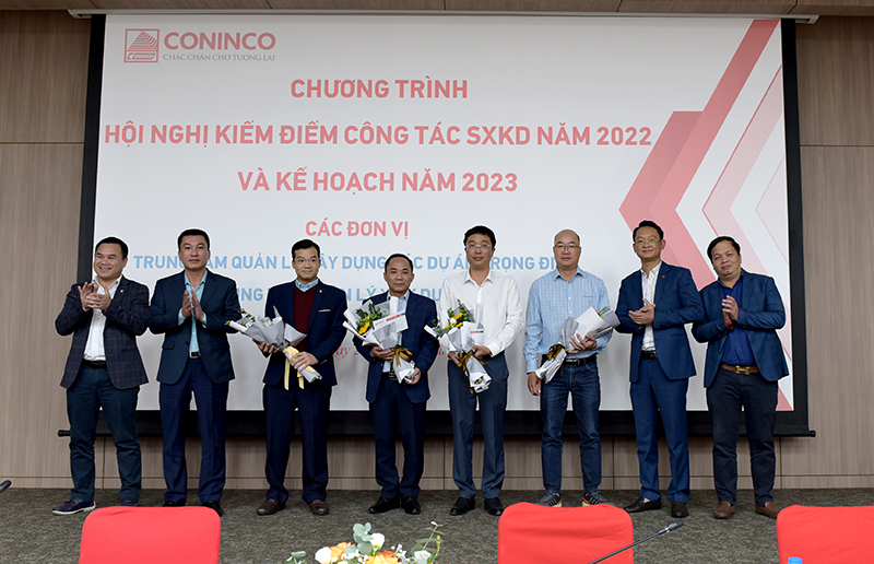 Hội nghị kiểm điểm công tác năm 2022  và kế hoạch phát triển năm 2023   đơn vị do PTGĐ Trần Thanh Hải phụ trách