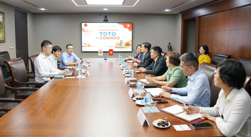 To&agrave;n cảnh buổi l&agrave;m việc